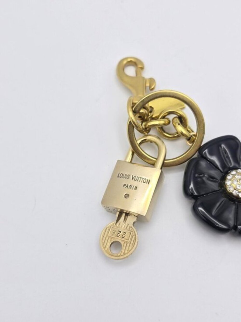 Authentic Louis Vuitton Gold Lock 🔒 Unbranded Flower Keychain Bag Charm LV - Picture 6 of 9